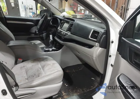 2019 Toyota Highlander Le Plus z USA, uszkodzony, nr VIN 5TDBZRFH4KS976699